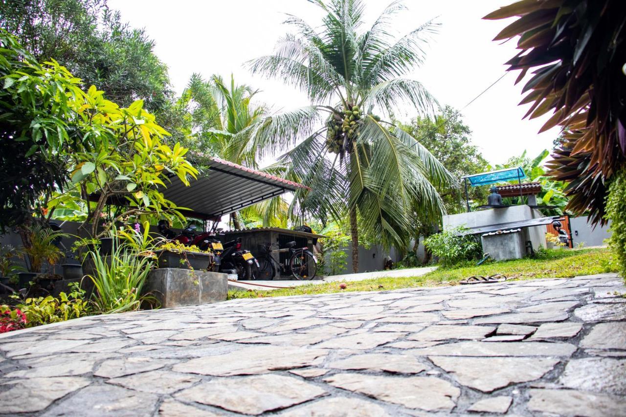 Sri Villa Rest ฮิกคาดูวา ภายนอก รูปภาพ